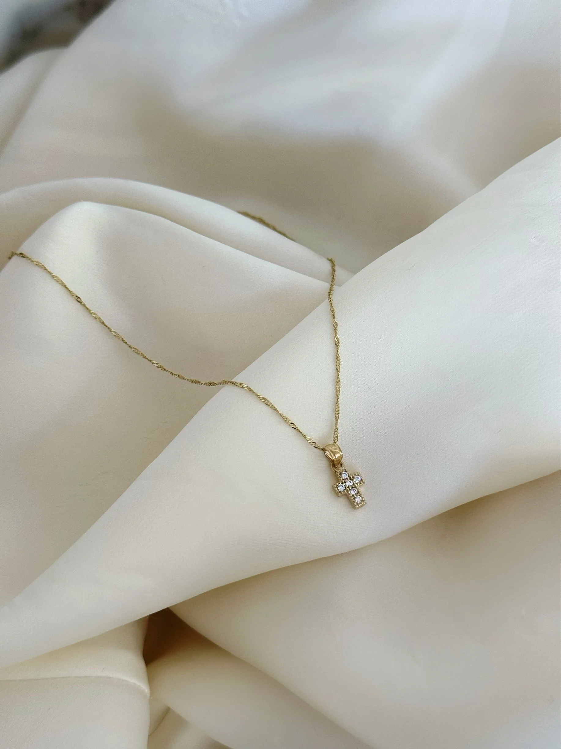 10K PETITE STUDDED CROSS - Image 3