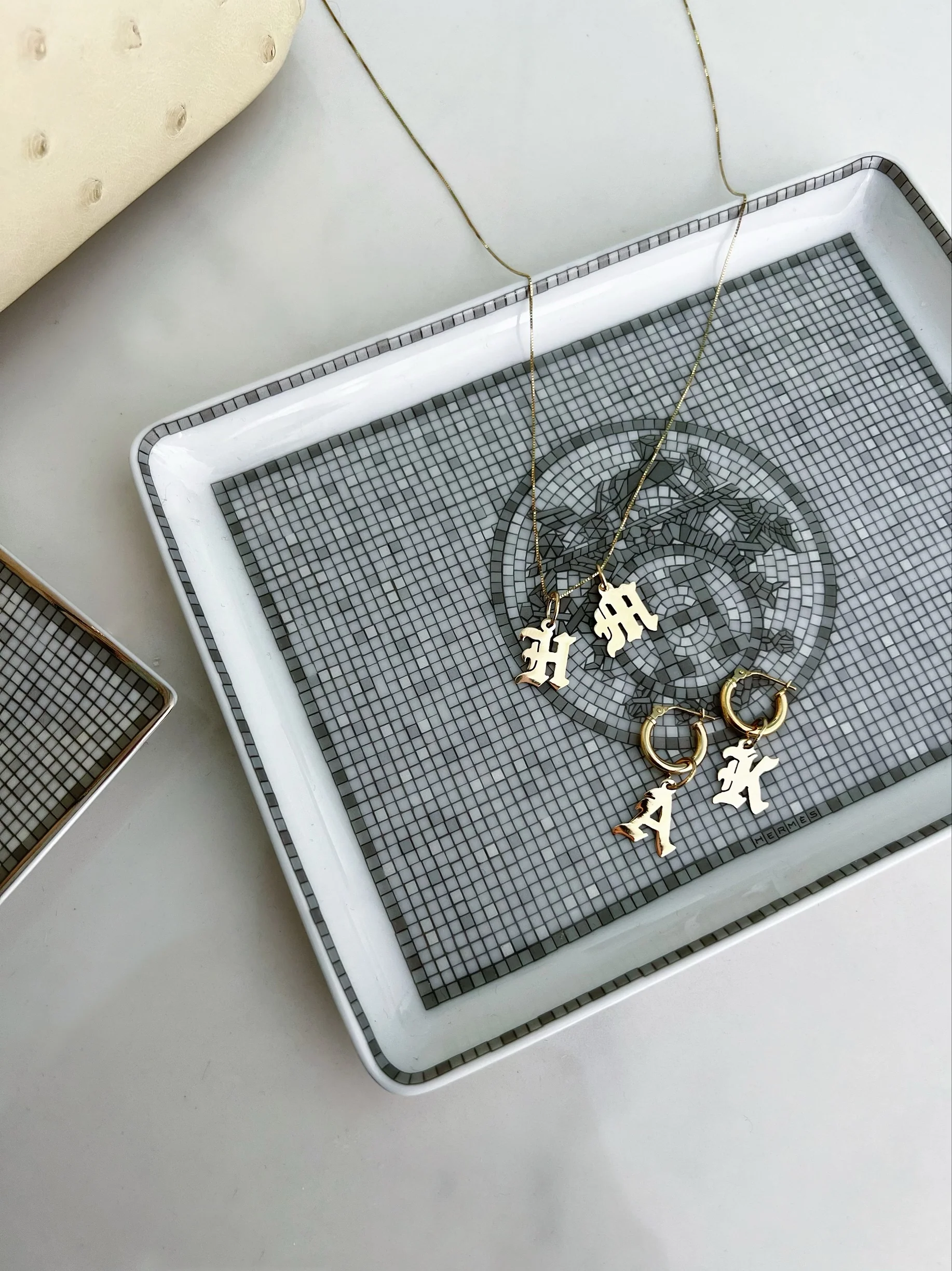 14K GOTHIC LETTERS - Image 3