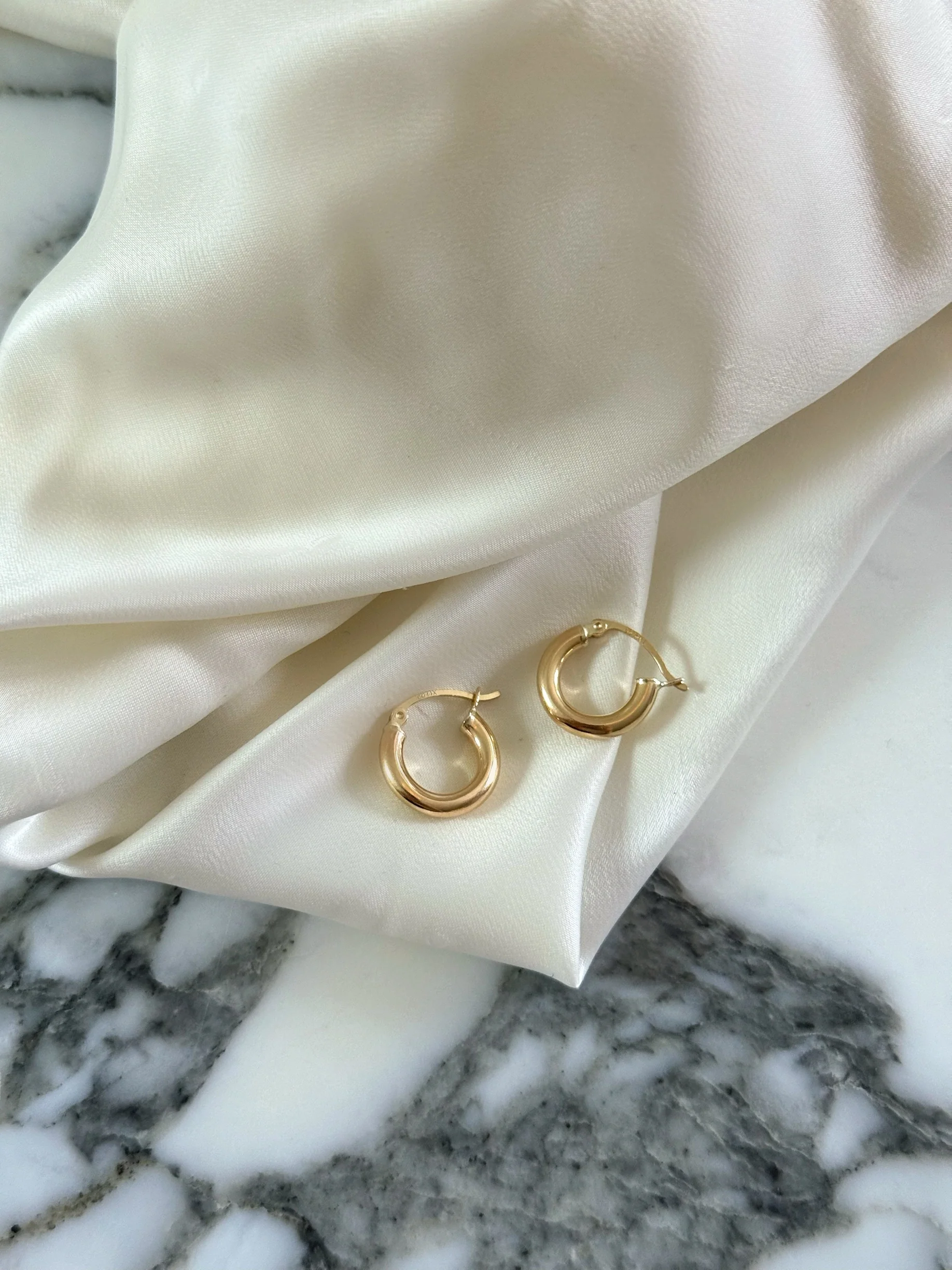 14K PERF VINTAGE VIBE HOOPS