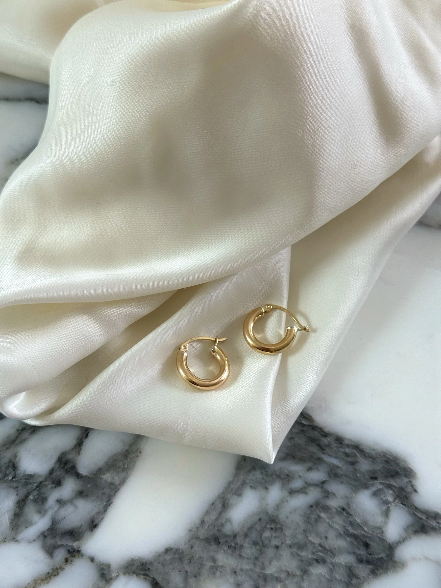 14K PERF VINTAGE VIBE HOOPS - Image 2