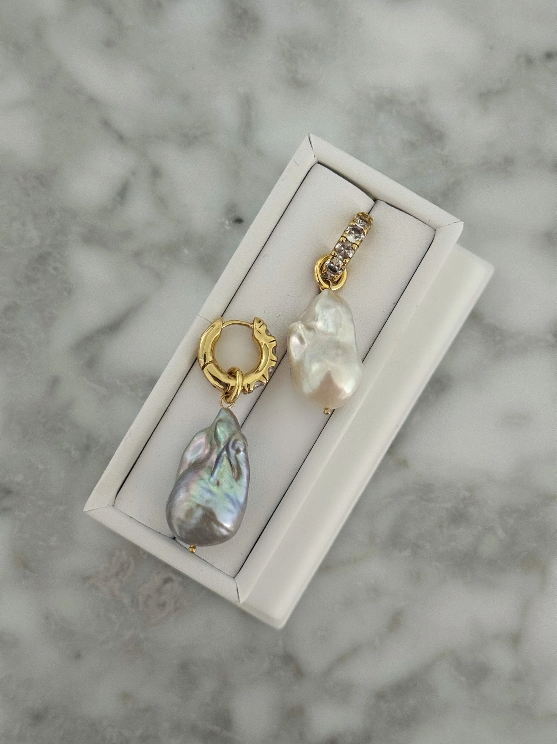 BEAUTÉ PEARL EARRINGS - Image 3