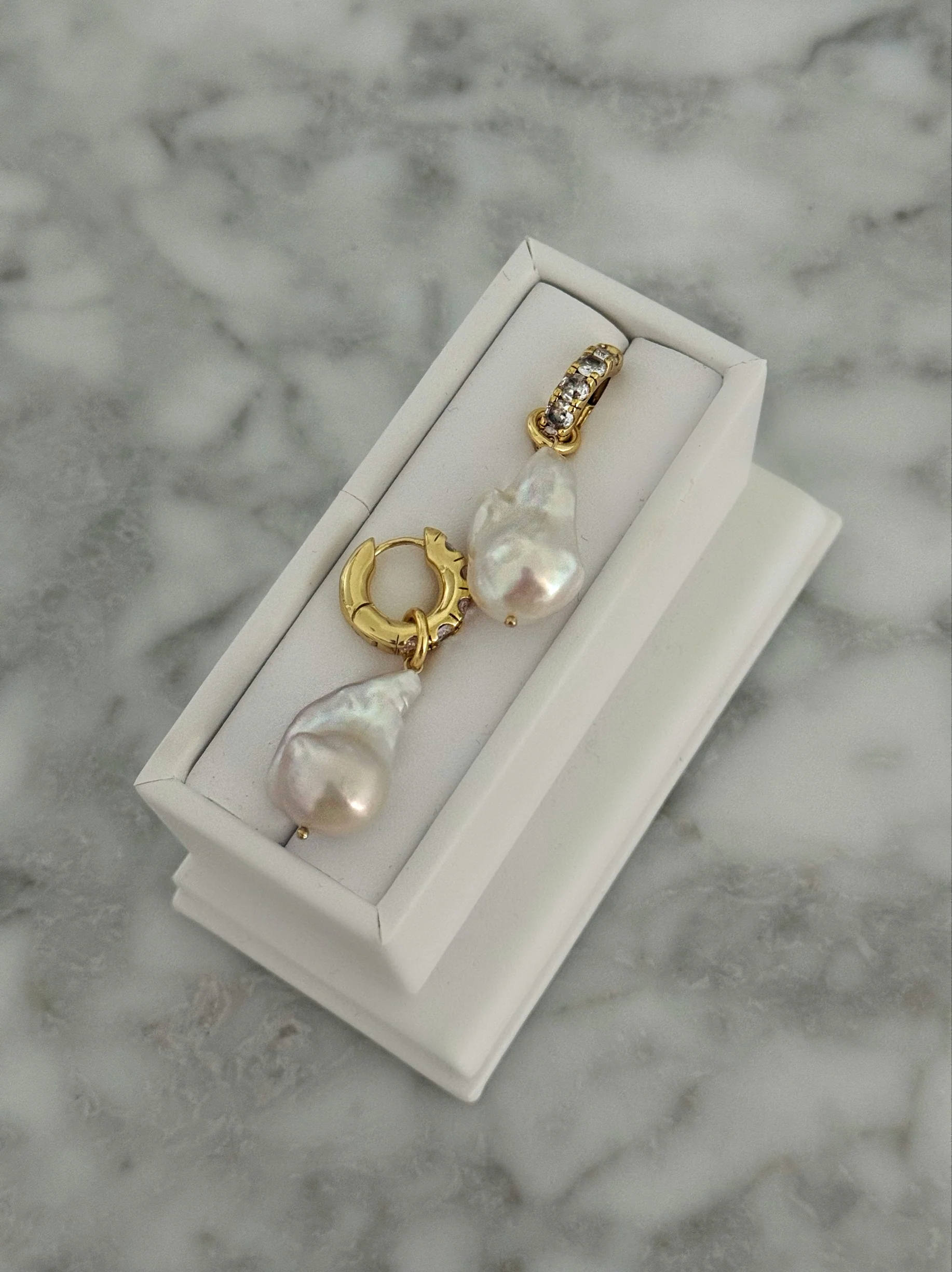 BEAUTÉ PEARL EARRINGS - Image 4