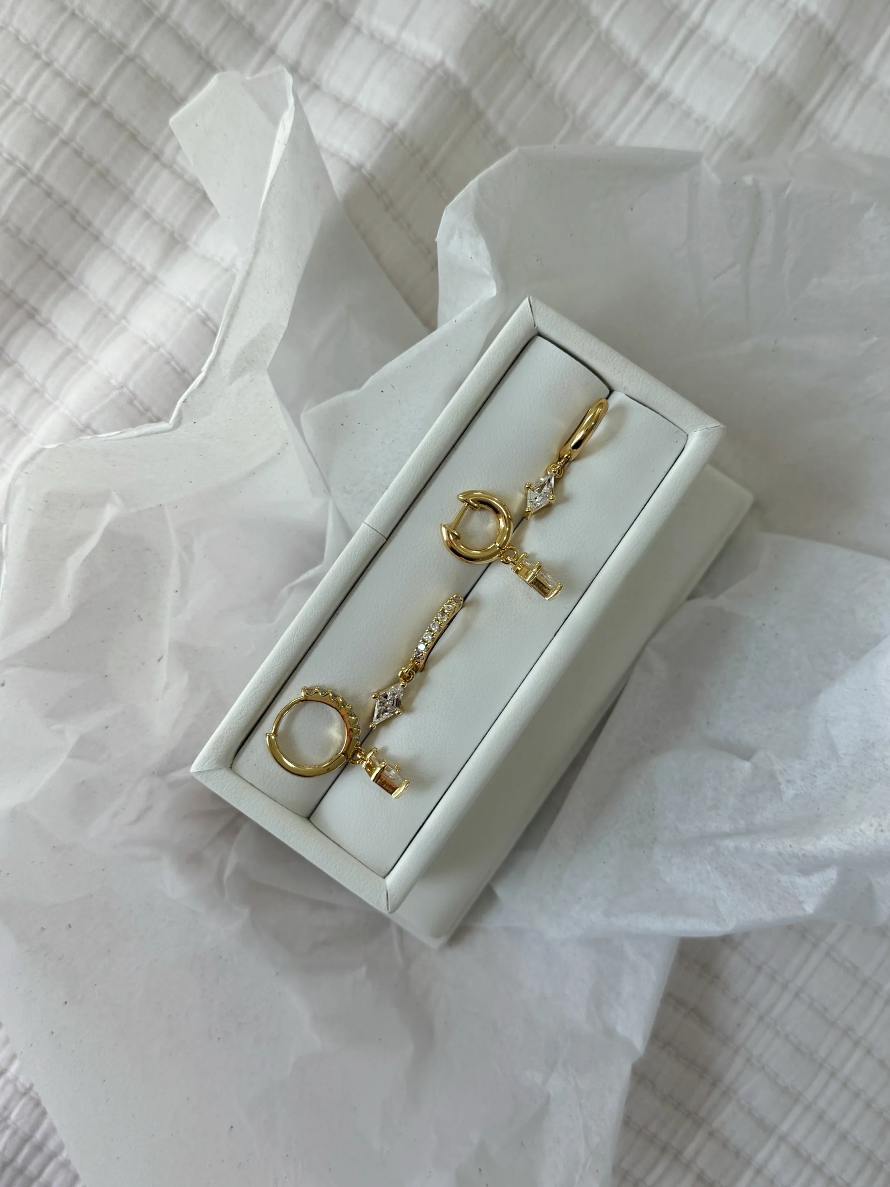 DIAMOND DUST EARRINGS - Image 4