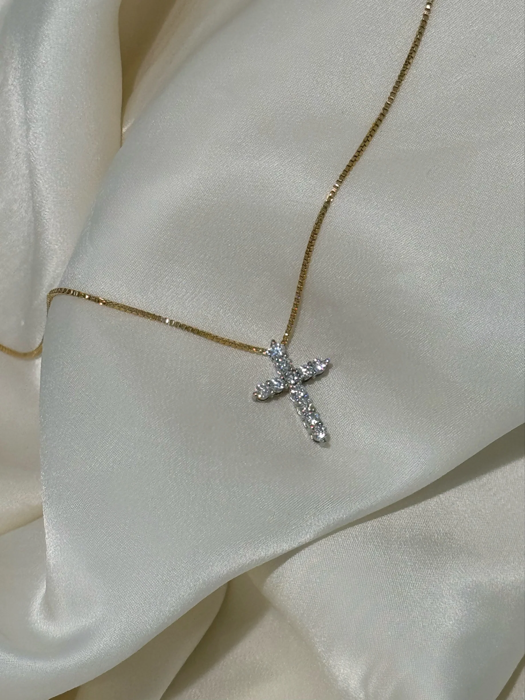 DREAM CROSS (925 MOISSANITE) - Image 2