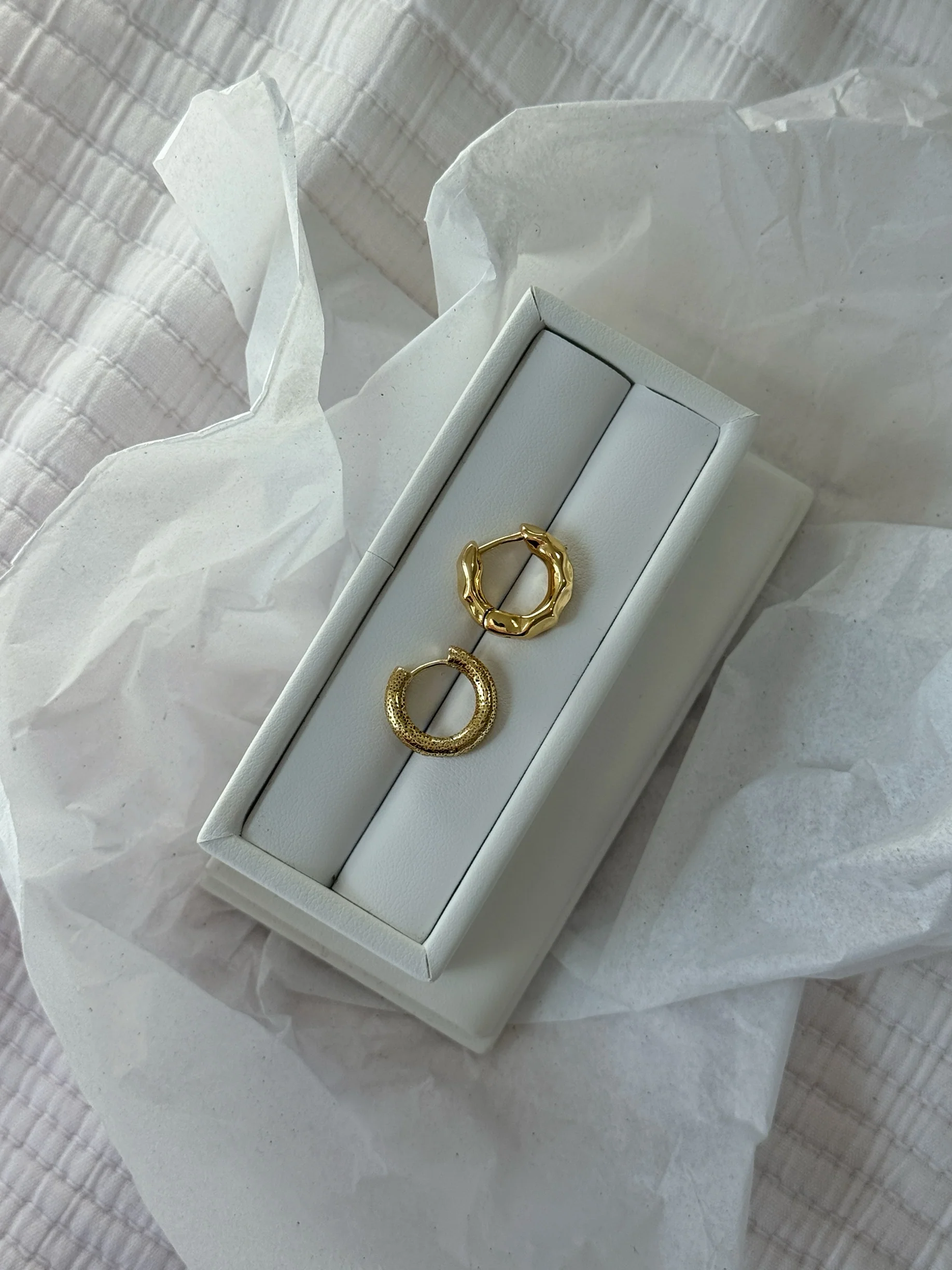 JOLIE LAYERING HOOPS (COMES W/ 2 PAIRS)