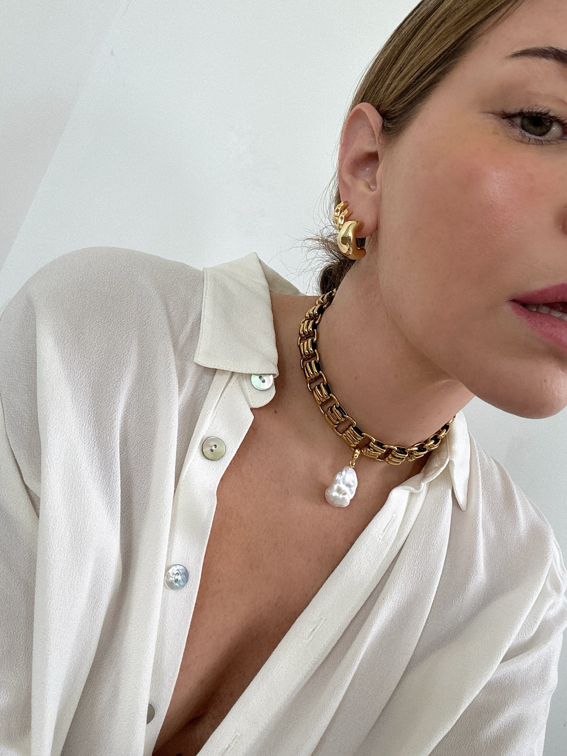 JOLIE LAYERING HOOPS (COMES W/ 2 PAIRS) - Image 2