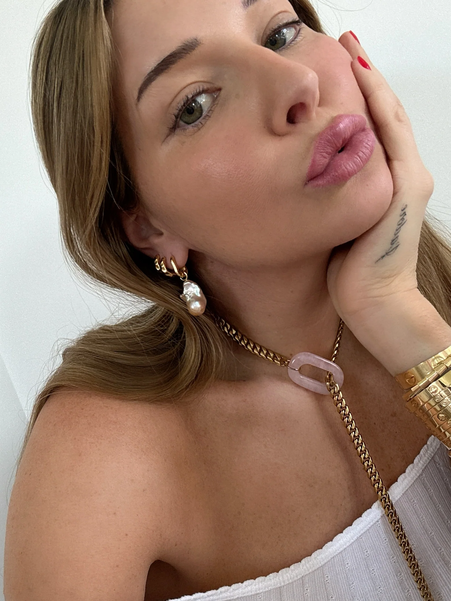 JOLIE LAYERING HOOPS (COMES W/ 2 PAIRS) - Image 5