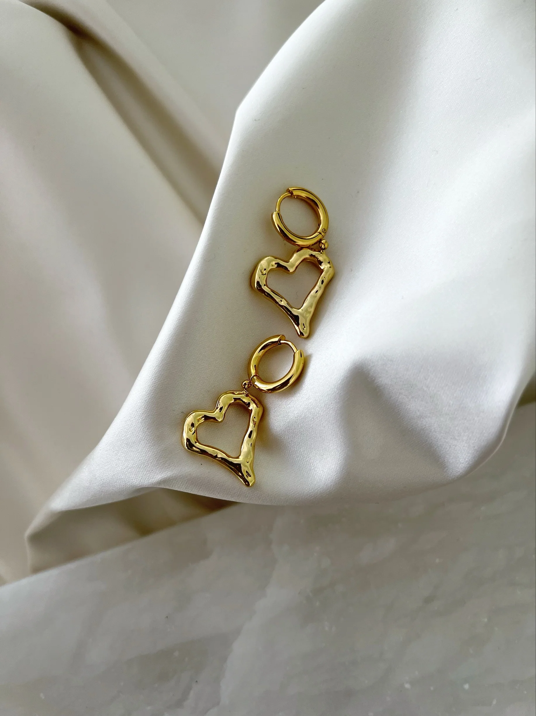 LOVE IN VAIN EARRINGS - Image 2