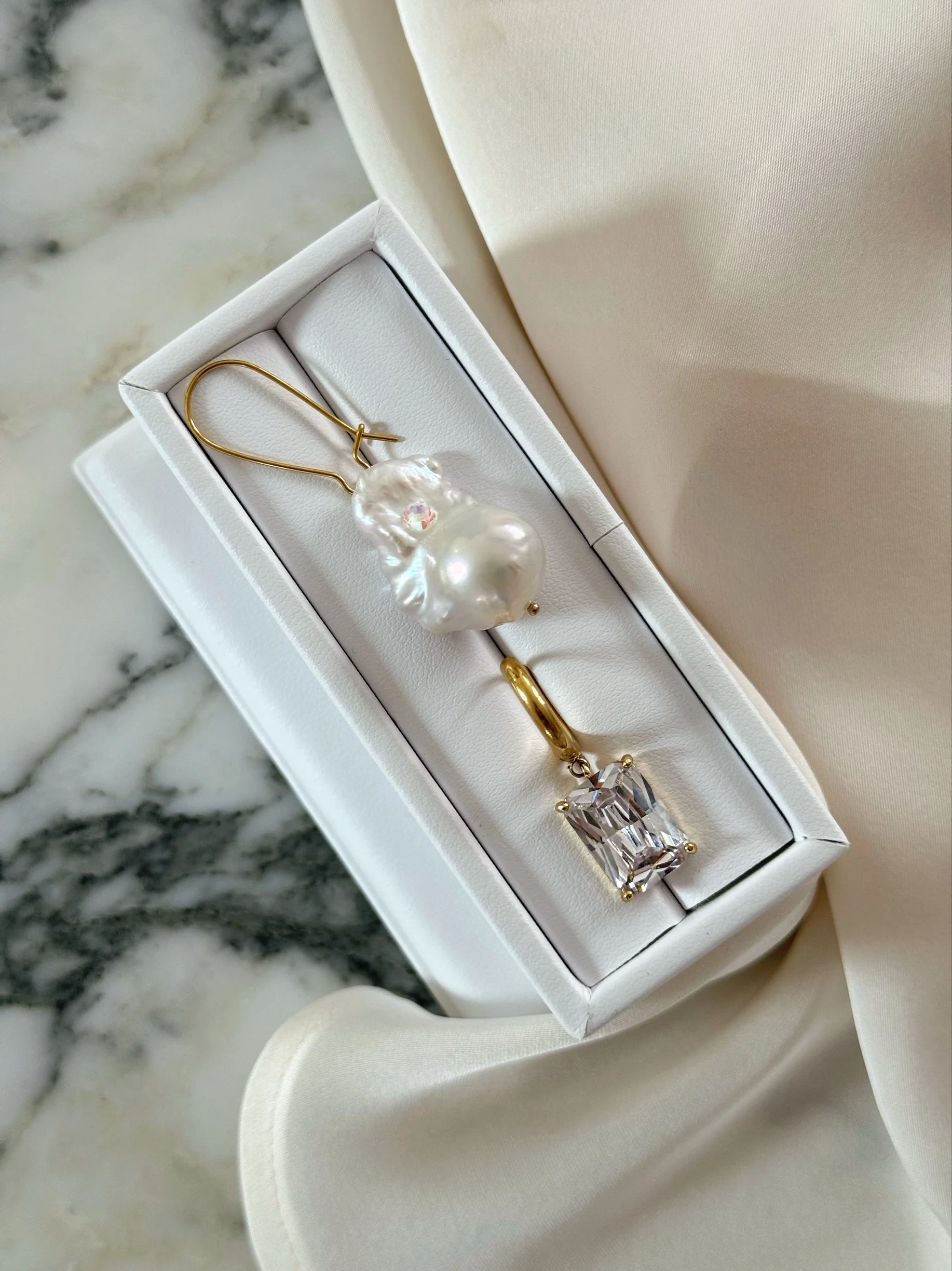 MOONLIGHT PEARL EARRINGS - Image 6