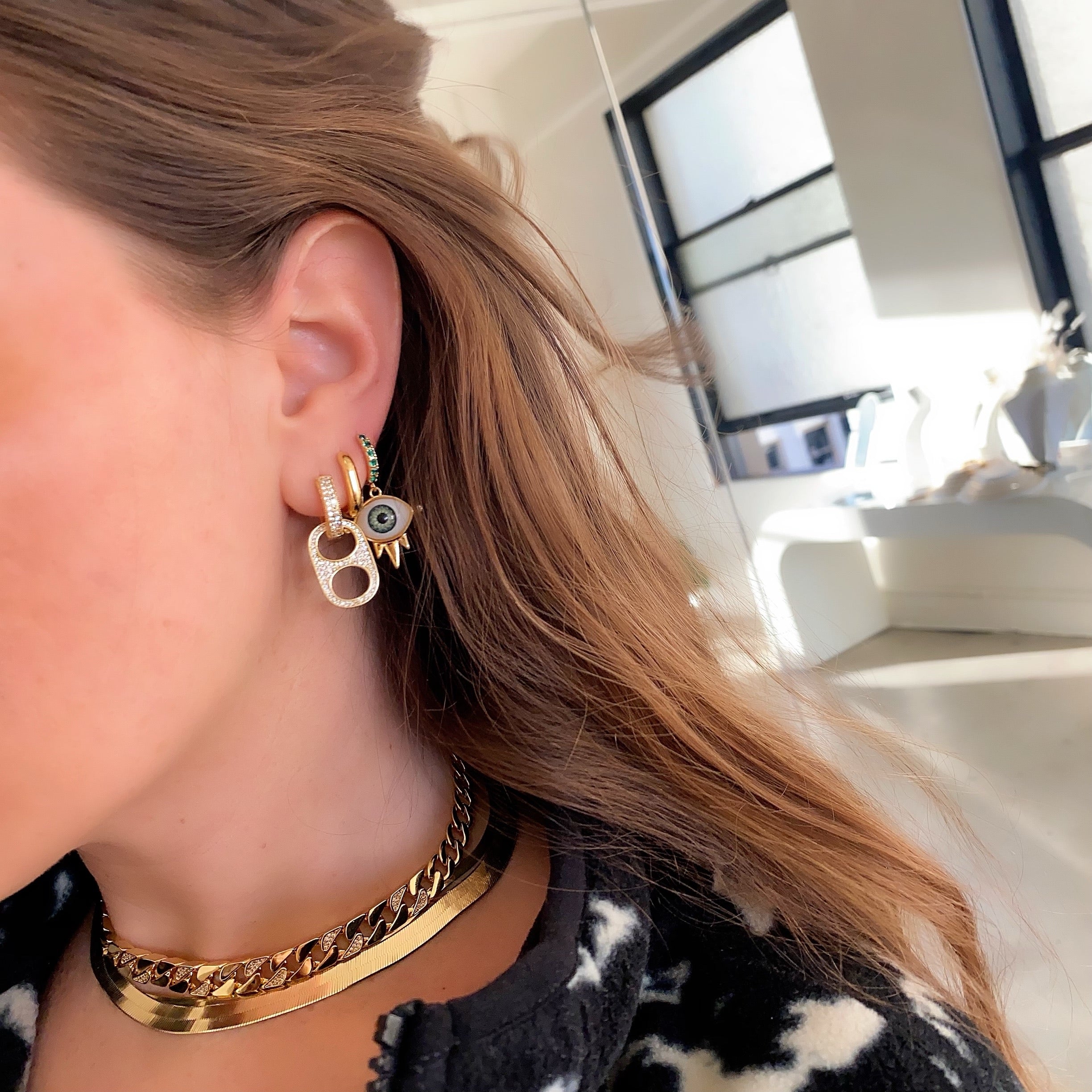 PAVÉ DIET SODA EARRINGS - Image 5