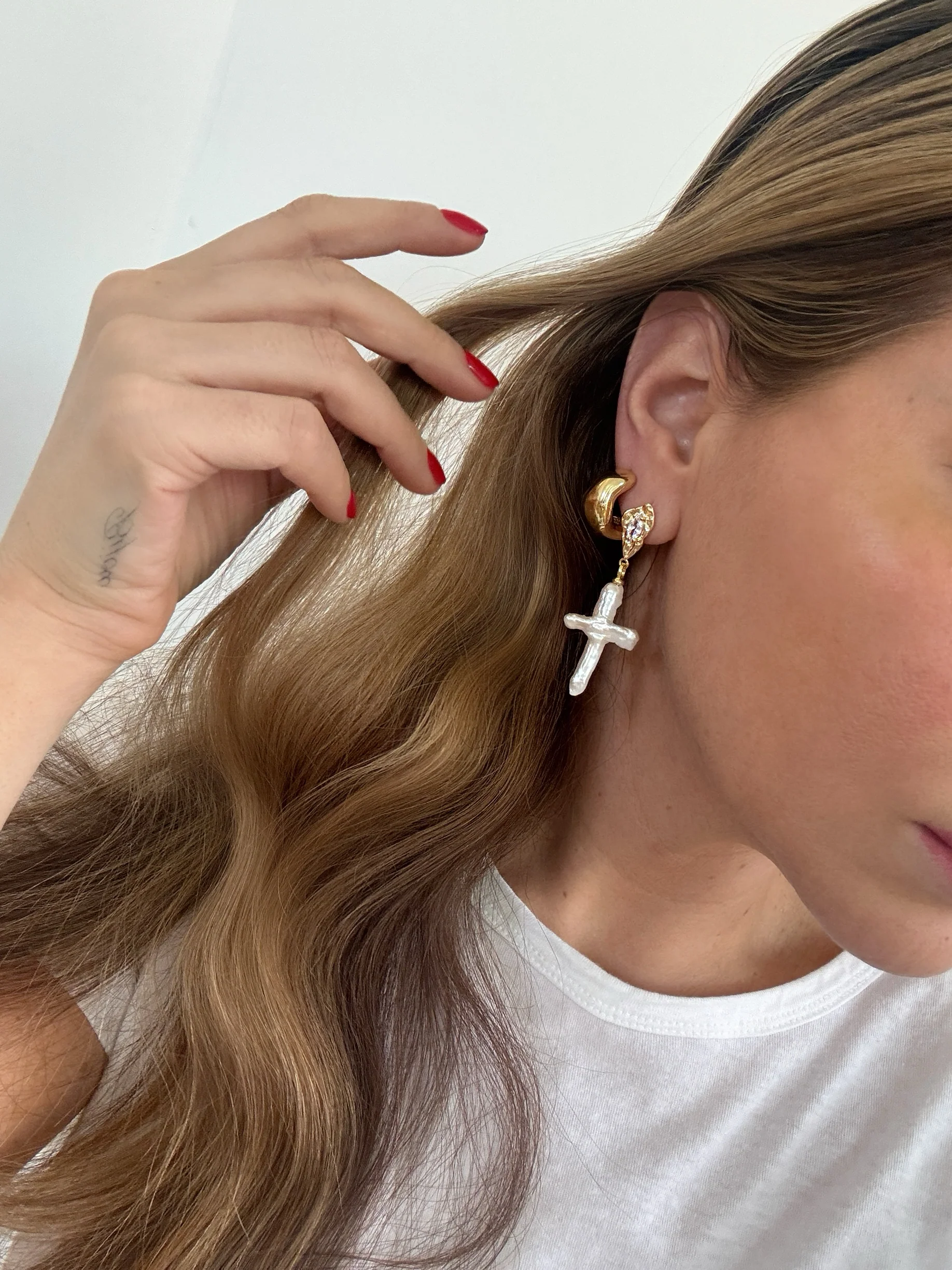 PEARLA CROSS EARRINGS - Image 3