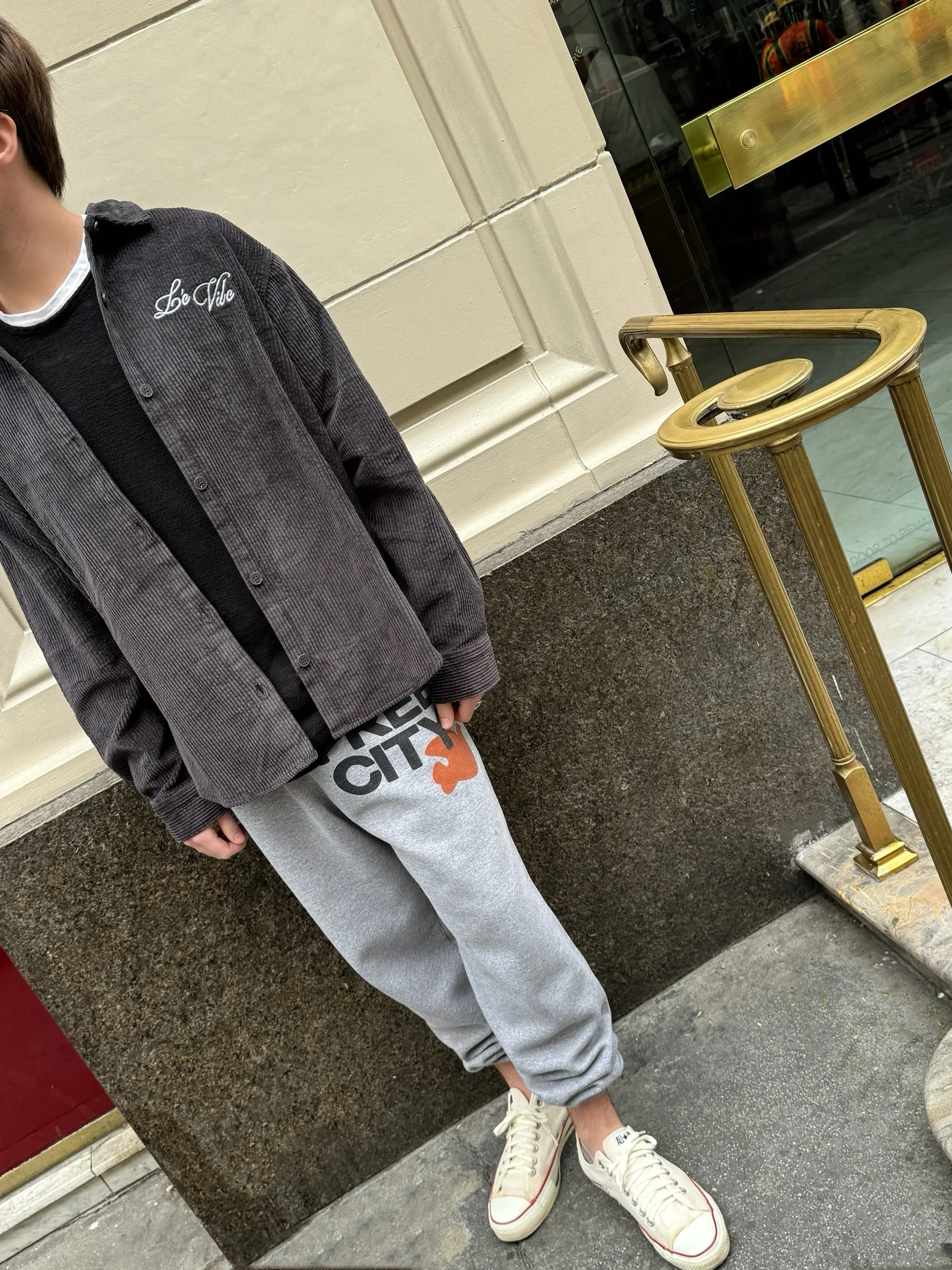 LÉ VIBE SHACKET - Image 4